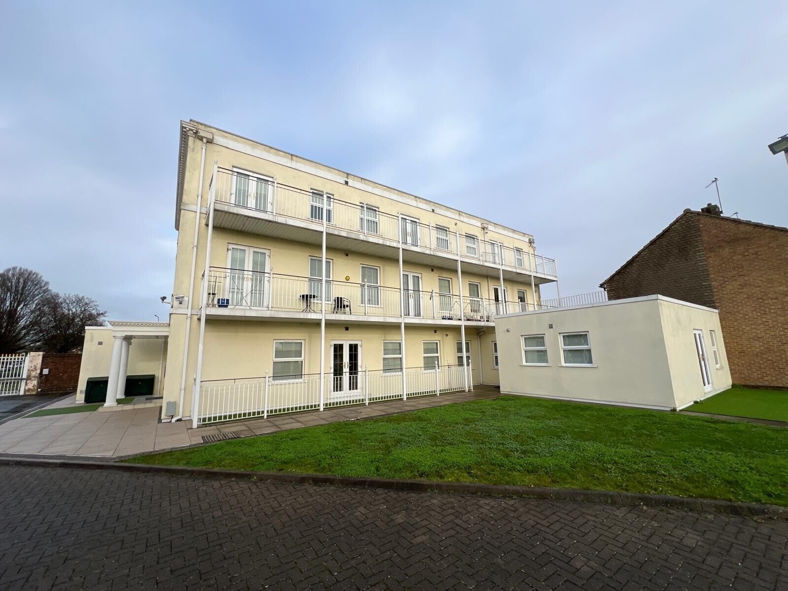 Flat Whitbourne Avenue in Swindon