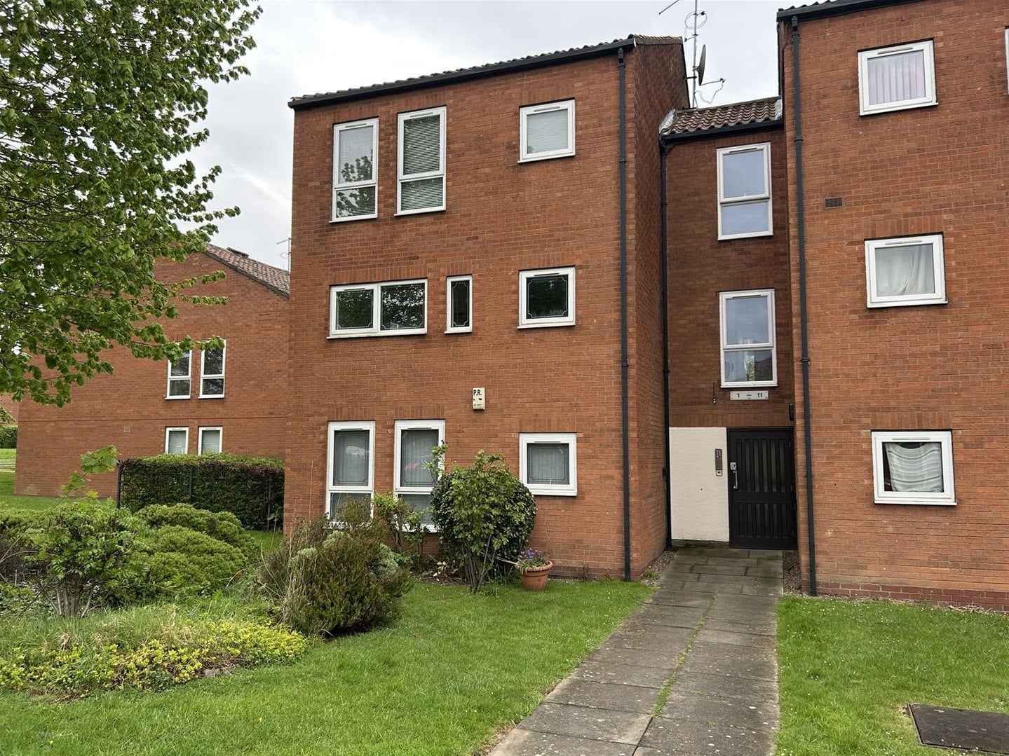 Flat BUCKINGHAM RD in Smith's Wood