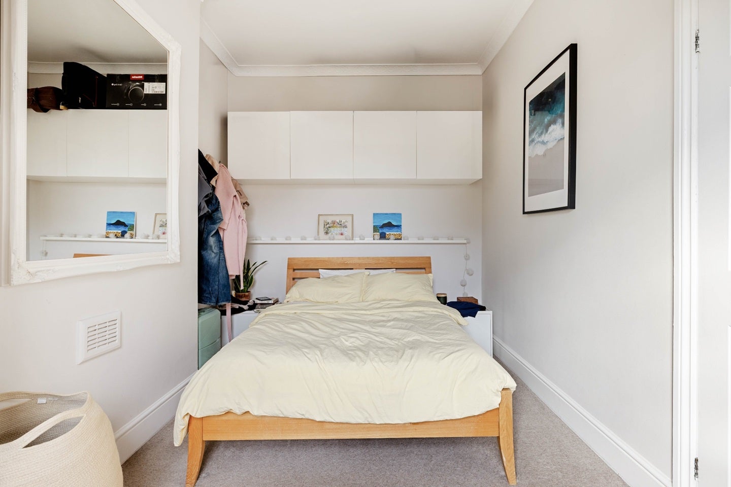 Flat Broomwood Road in Greater London