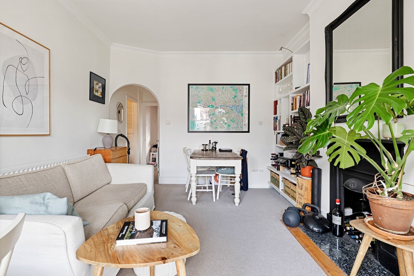 Flat Broomwood Road in Greater London