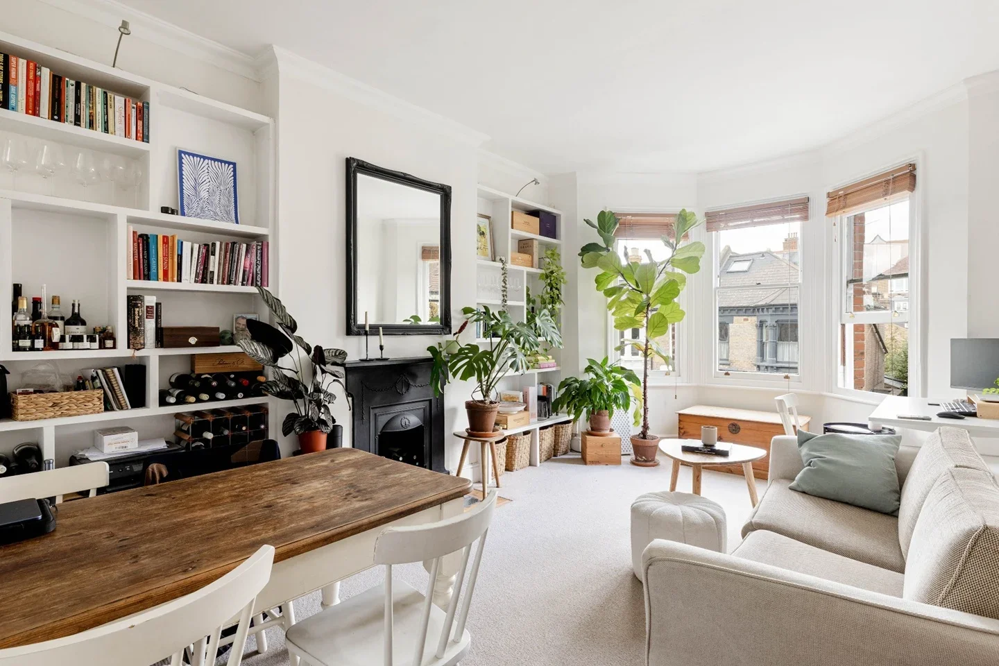 Flat Broomwood Road in Greater London