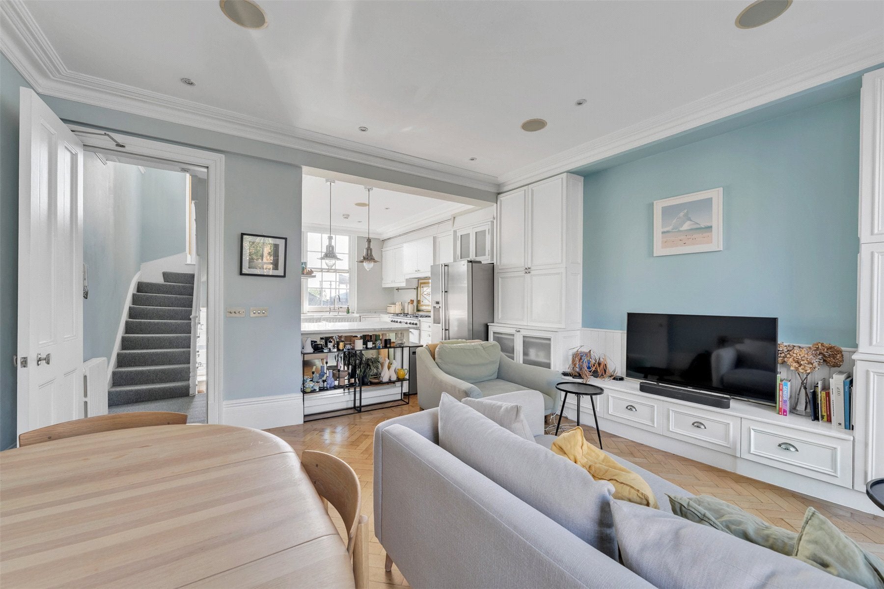Flat Gloucester Avenue in Greater London
