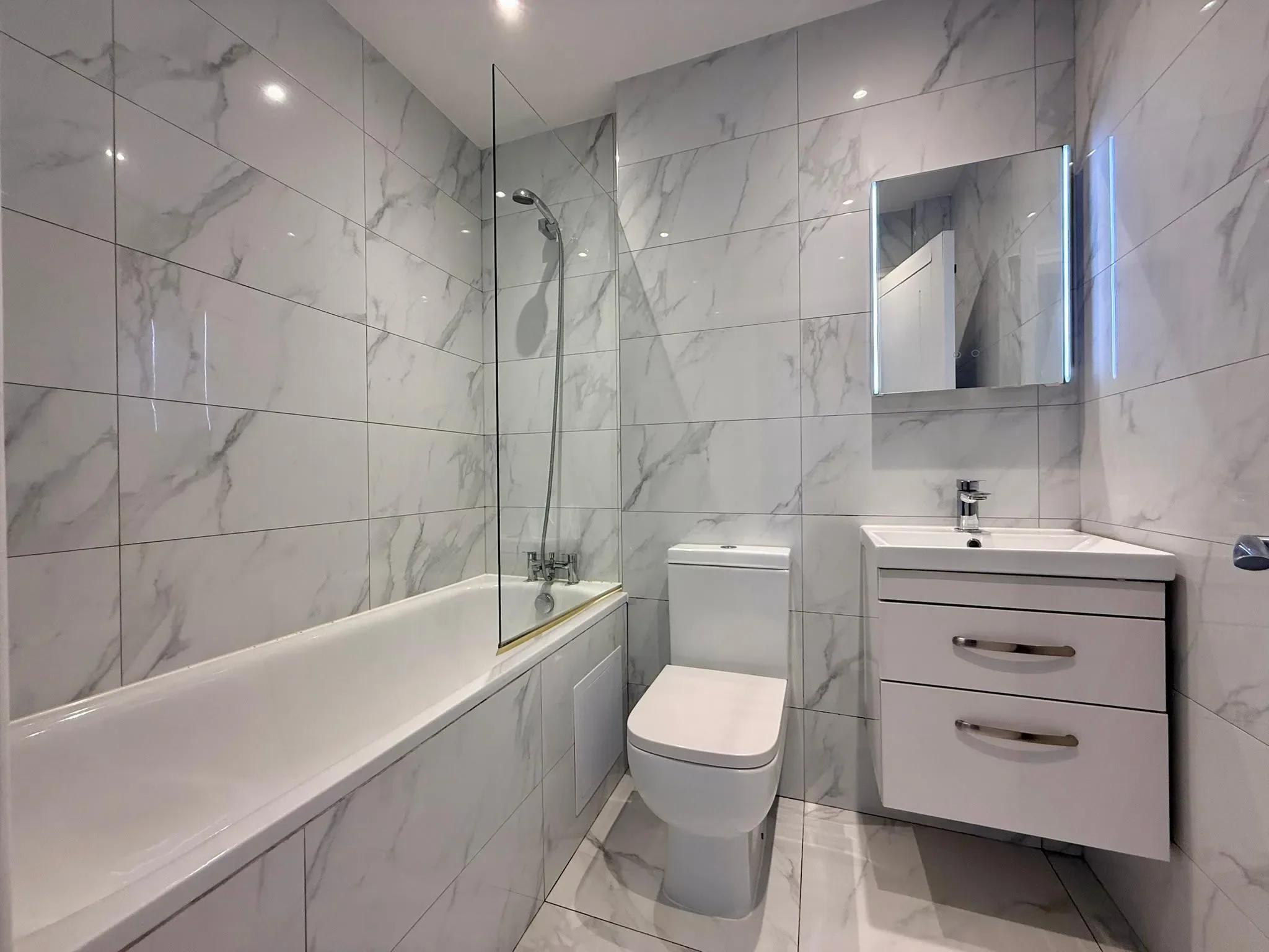 Flat Farringdon Service Road in Southend-on-Sea