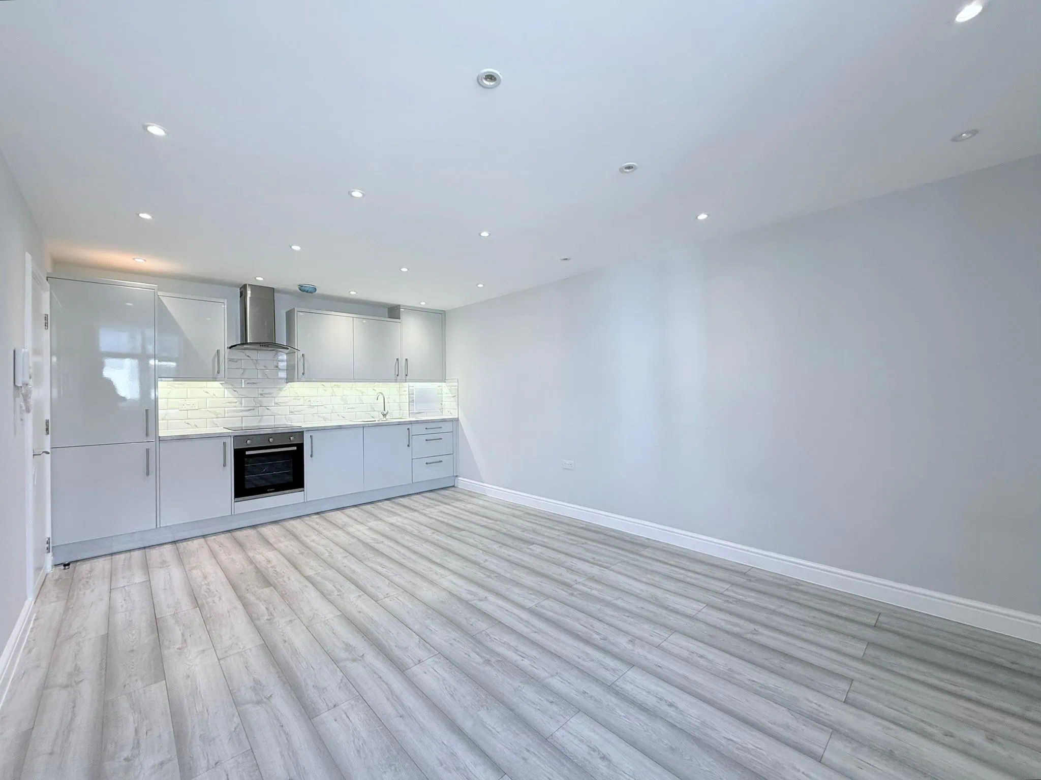 Flat Farringdon Service Road in Southend-on-Sea