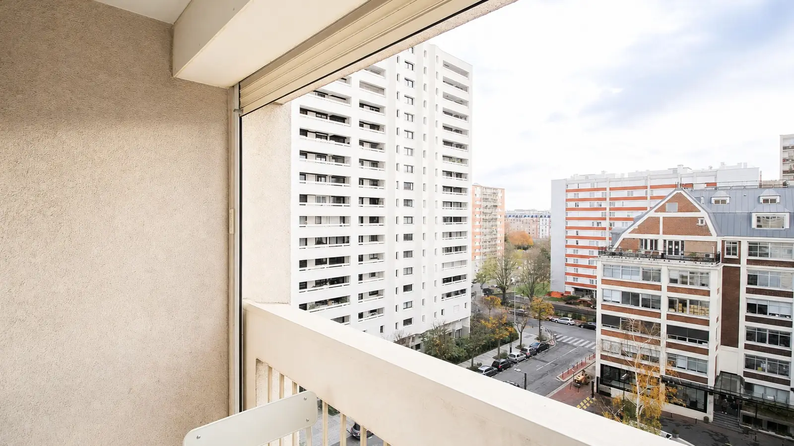 Flat Rue d'Alsace in Levallois-Perret