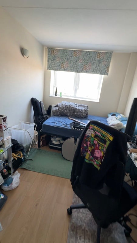 Room Battersea Park Road in Greater London