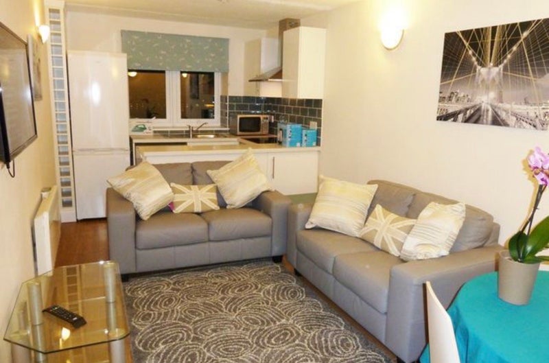 Room Battersea Park Road in Greater London
