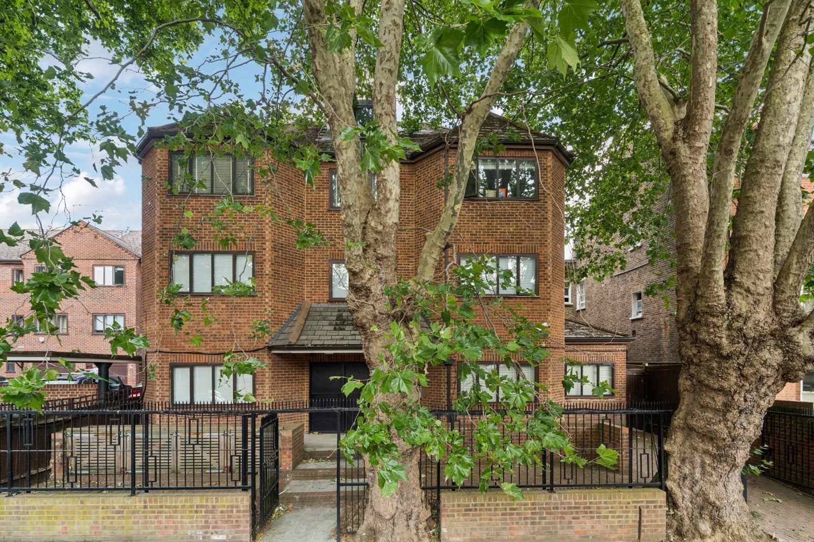 Flat St. Helen's Gardens in Greater London
