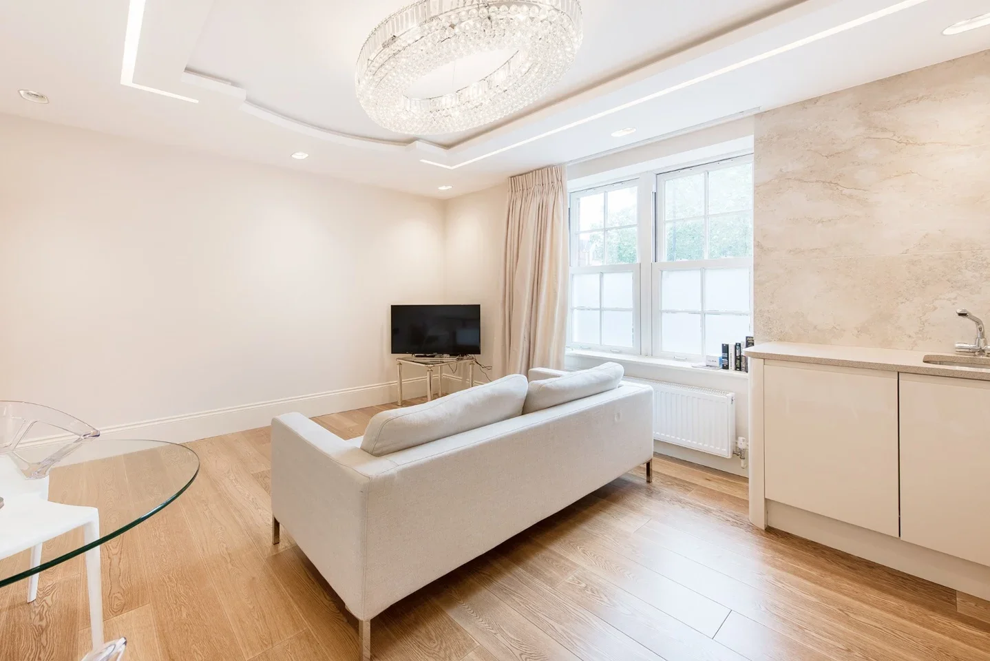Flat Dawes Road in Greater London