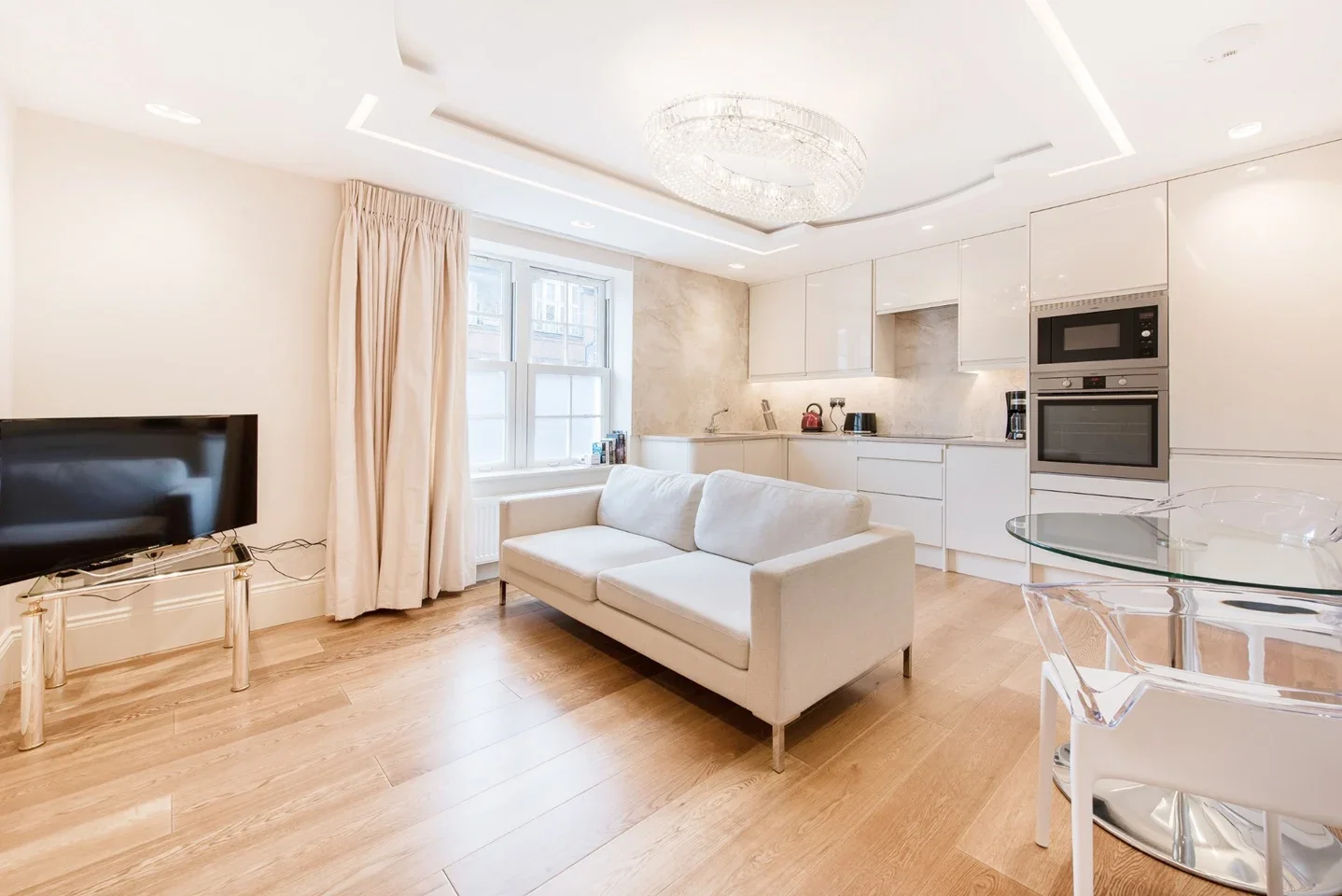 Flat Dawes Road in Greater London