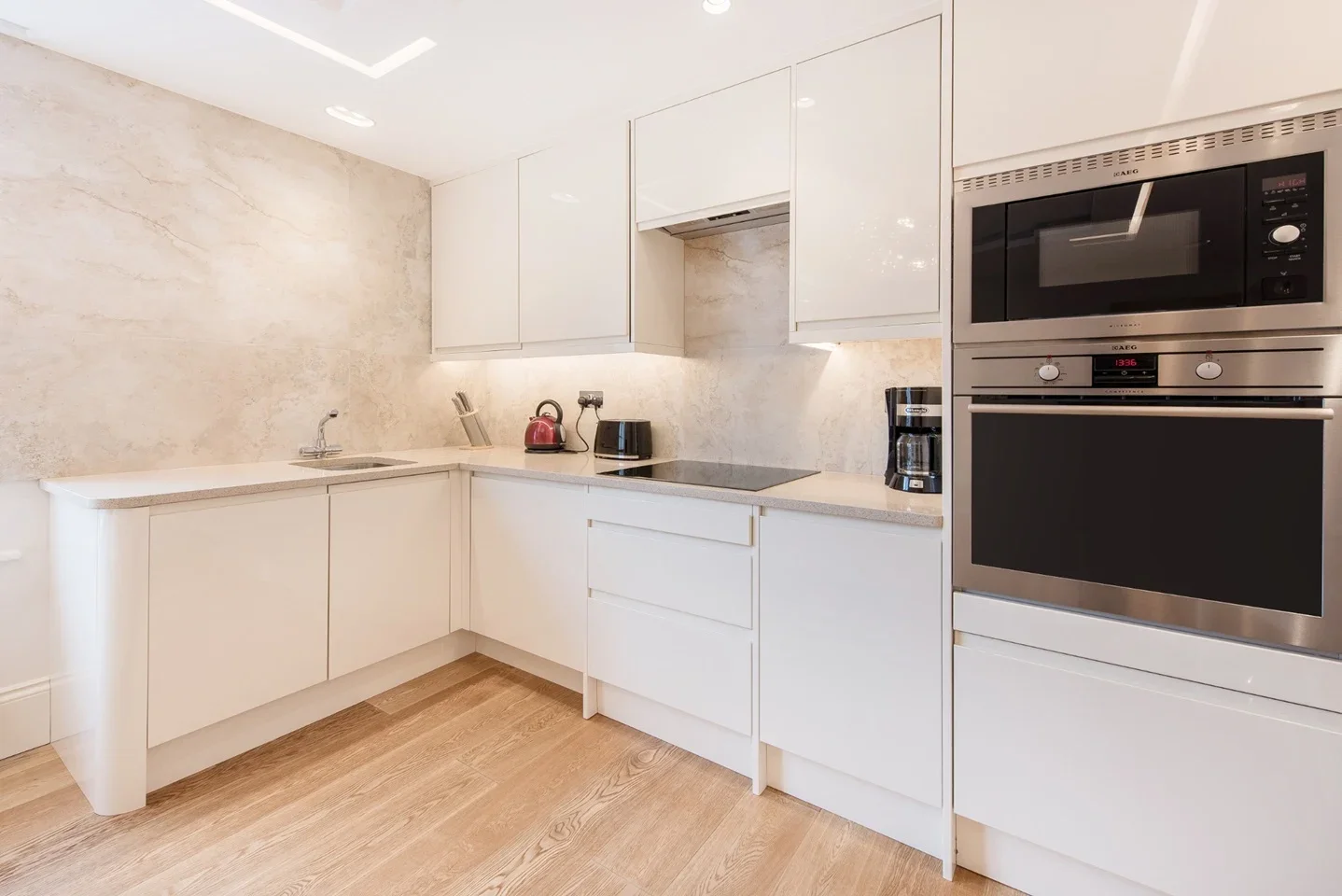 Flat Dawes Road in Greater London
