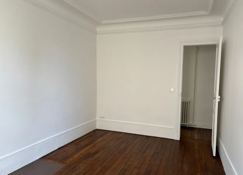 Flat Rue Armand Carrel in Paris