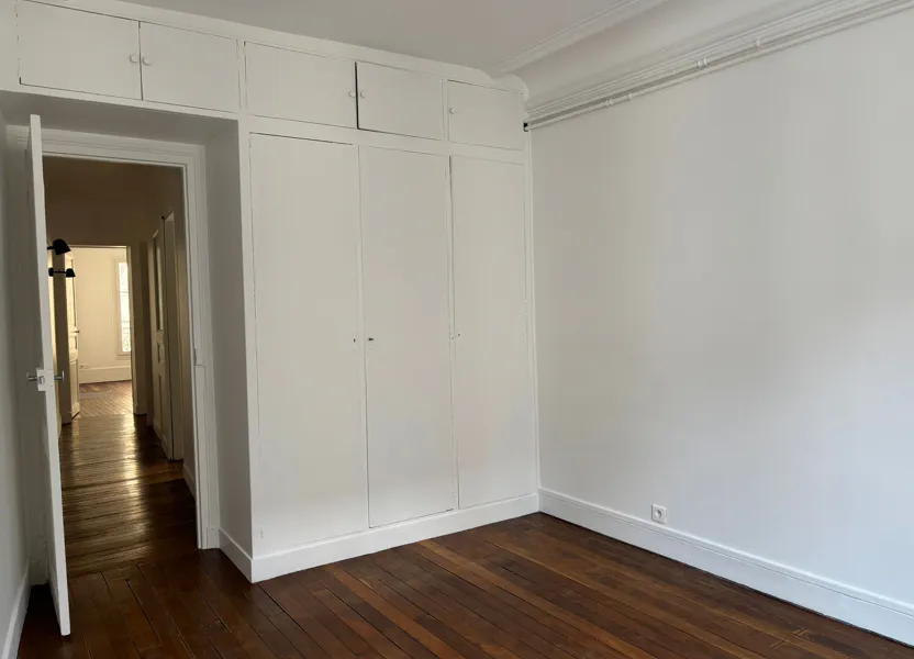 Flat Rue Armand Carrel in Paris