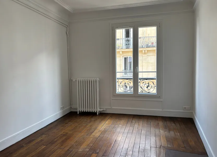 Flat Rue Armand Carrel in Paris