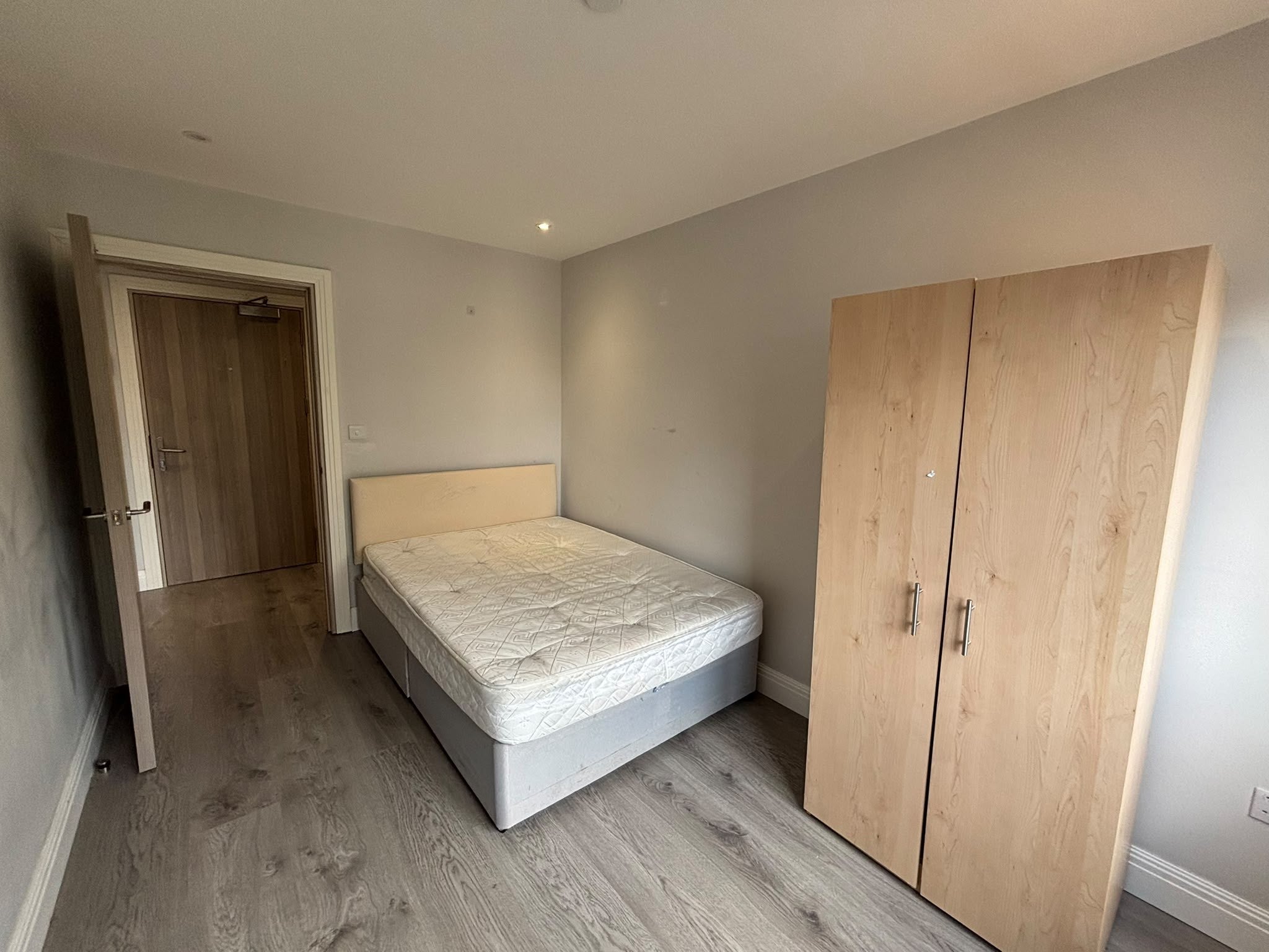 Flat Barking Road in Greater London