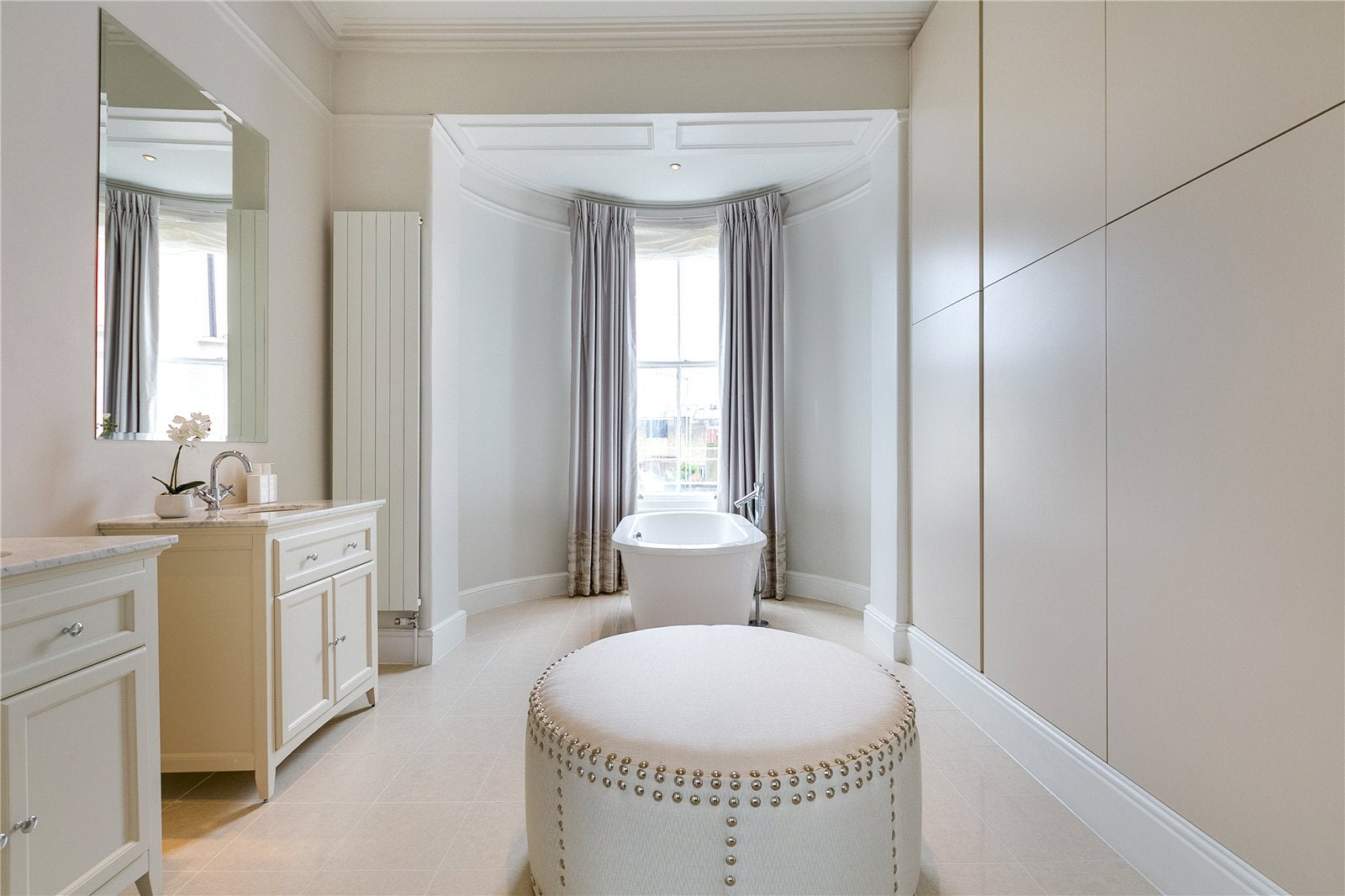 Flat Wilton Crescent in City of Westminster