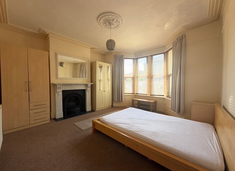 Room Queens Road in Bristol