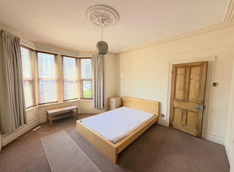 Room Queens Road in Bristol