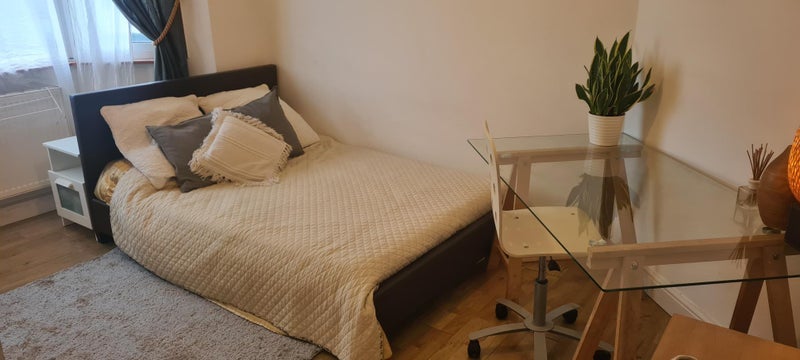 Room Leithcote Gardens in Greater London
