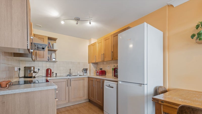 Flat Maltings Close in Greater London