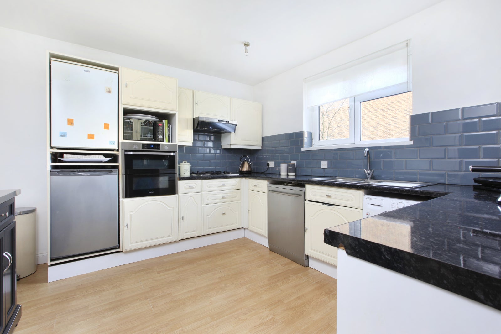 Flat Melody Road in Greater London