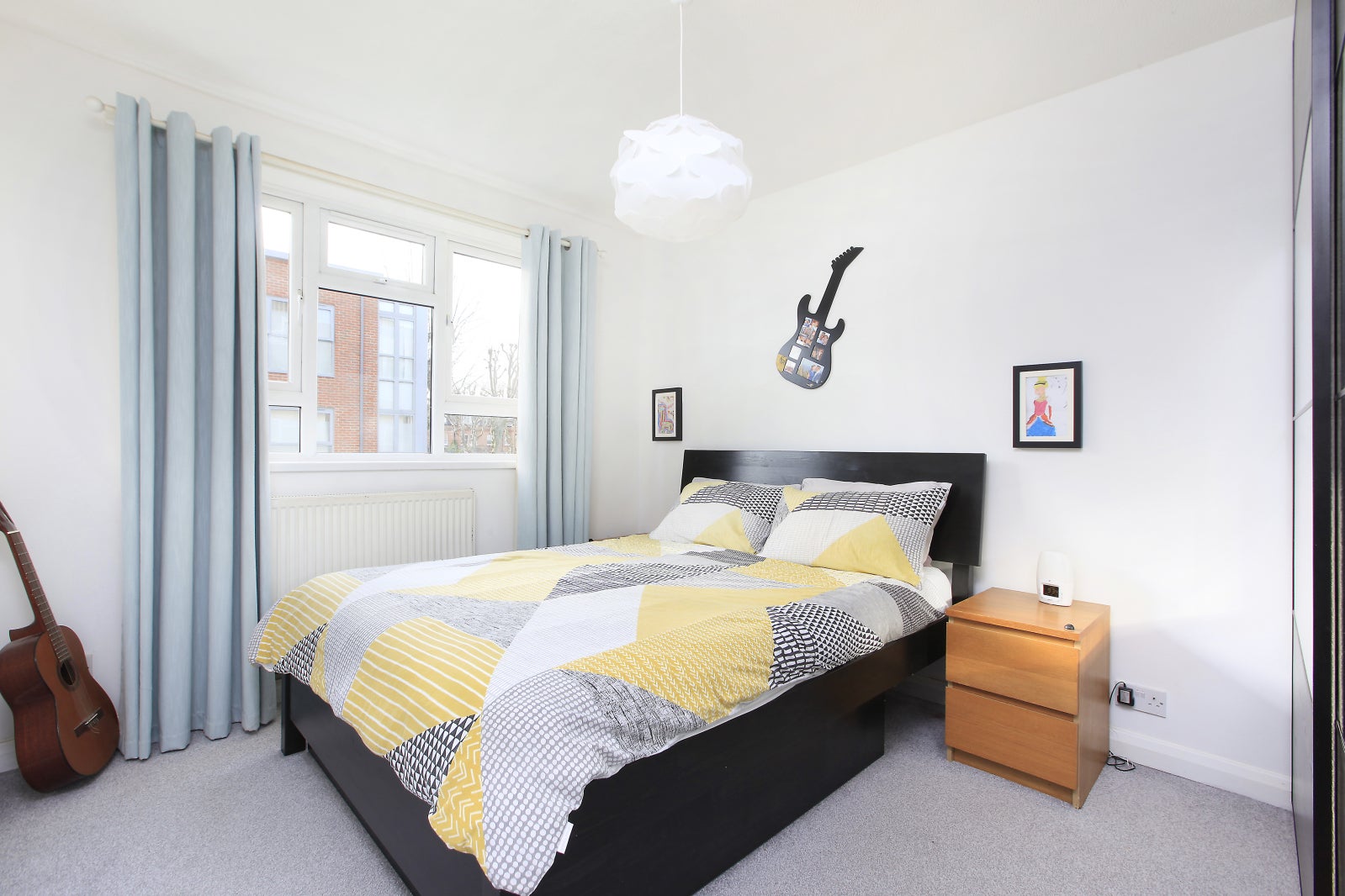 Flat Melody Road in Greater London