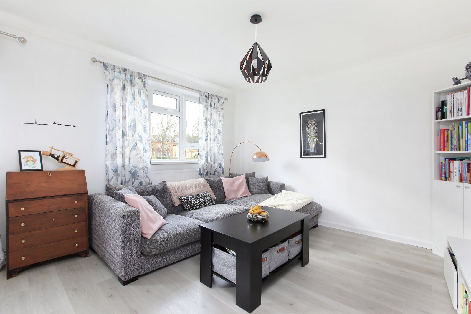 Flat Melody Road in Greater London