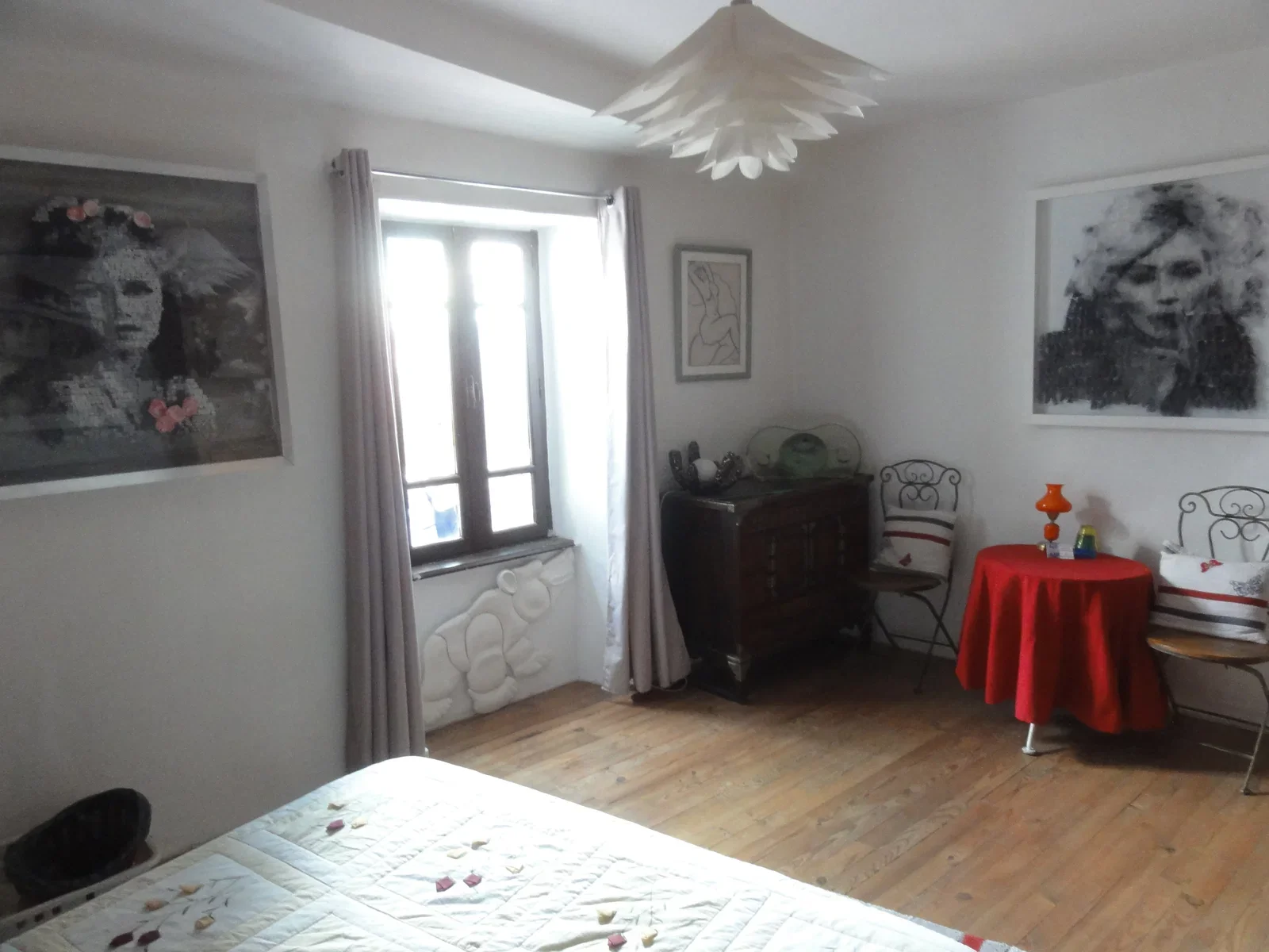 Room Rue du Tombarel in Sainte-Eulalie-d'Olt