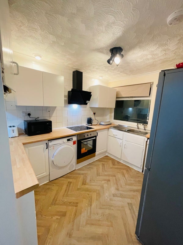 Room Leahurst Crescent in Birmingham