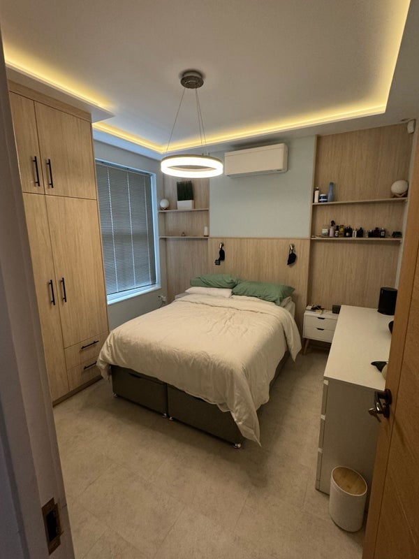 Flat Hailsham Avenue in Greater London