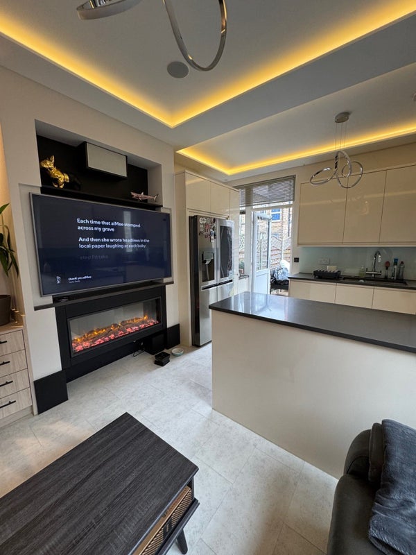 Flat Hailsham Avenue in Greater London