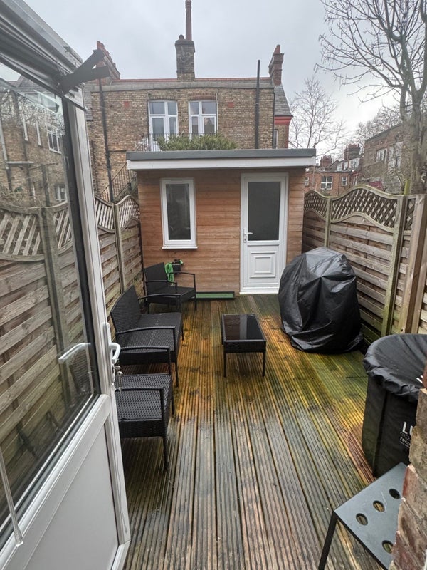 Flat Hailsham Avenue in Greater London