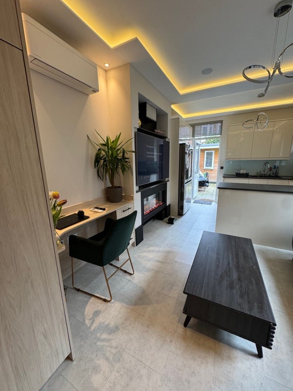 Flat Hailsham Avenue in Greater London
