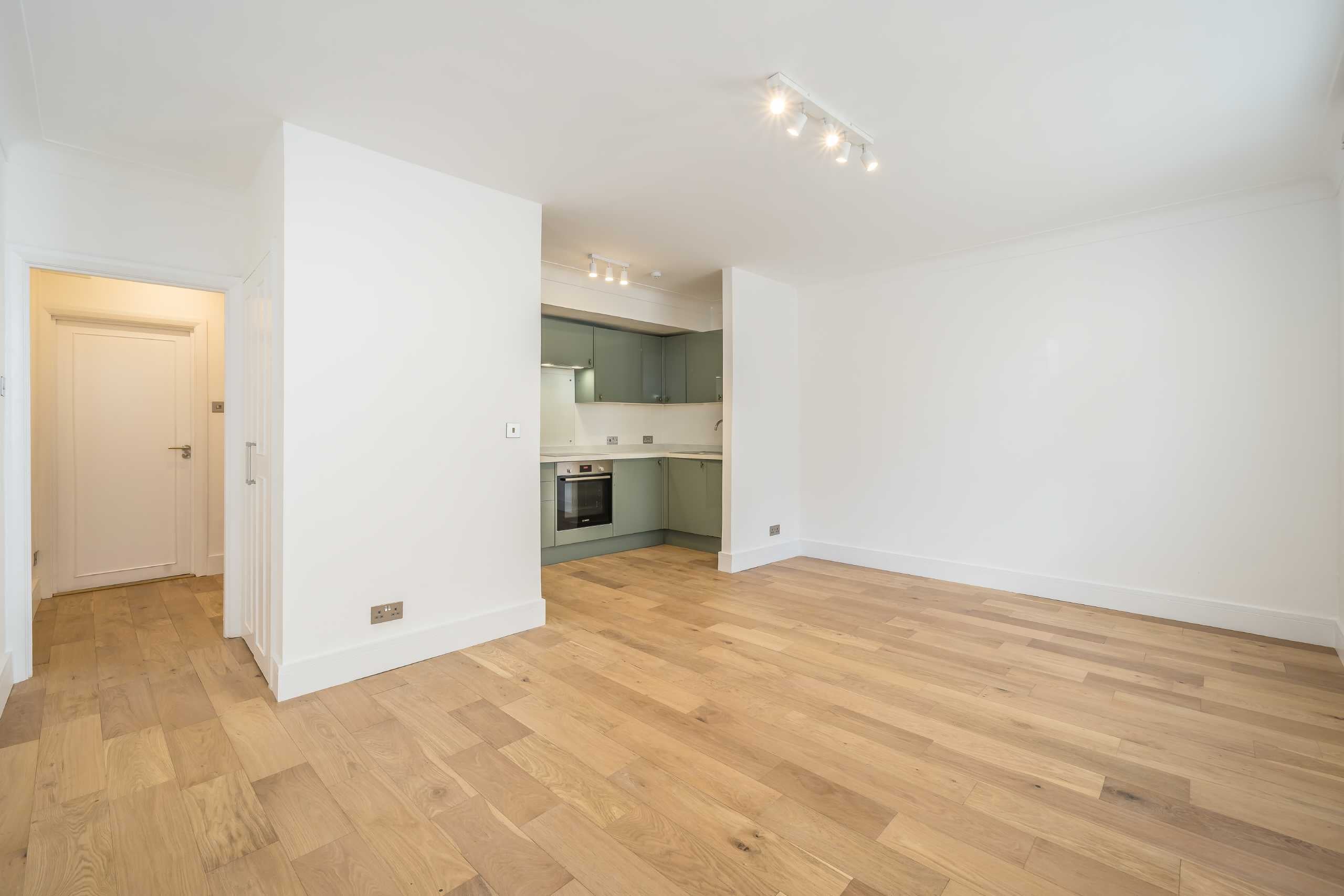 Flat Monmouth Road in City of Westminster