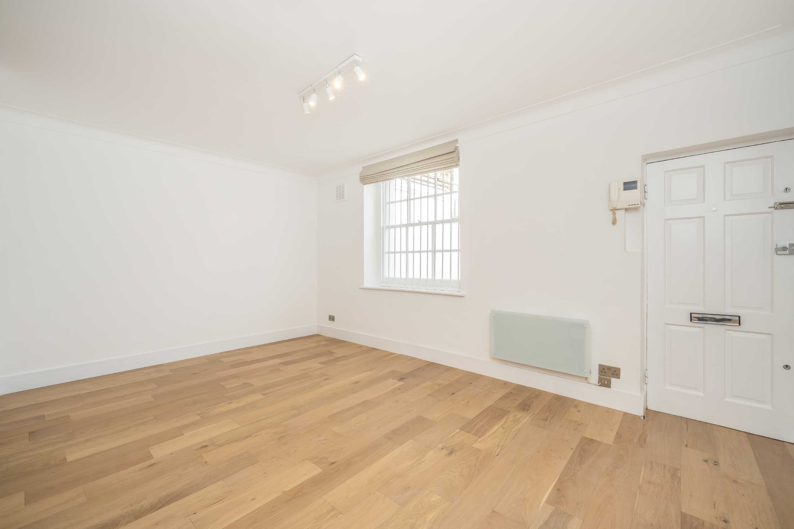 Flat Monmouth Road in City of Westminster