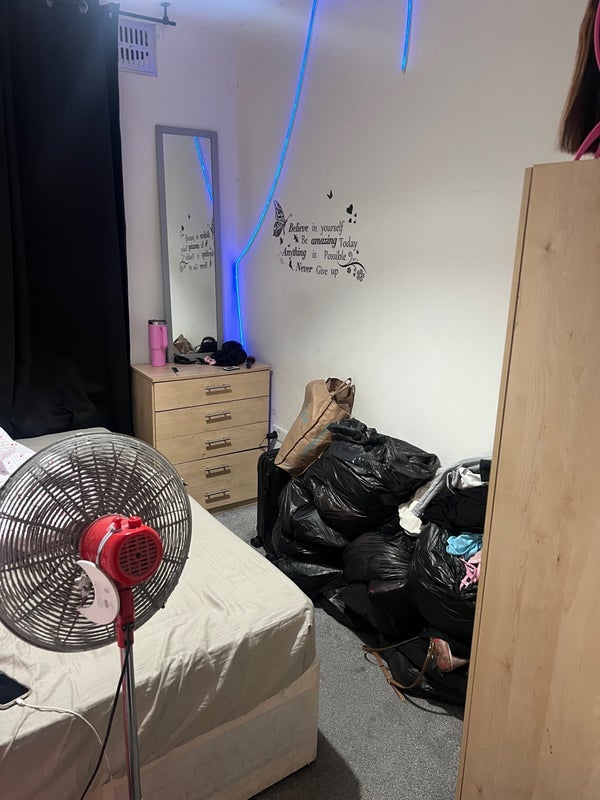 Room Bromley Road in Greater London