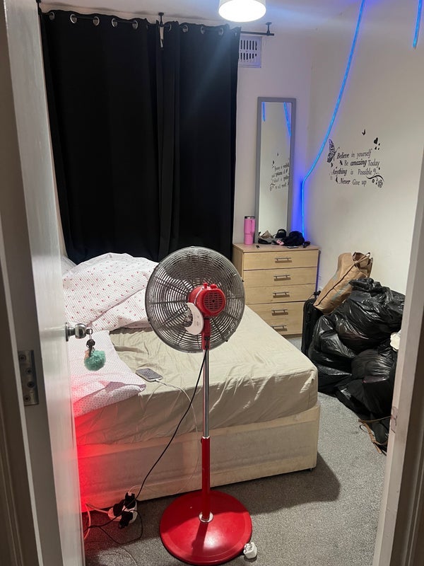 Room Bromley Road in Greater London