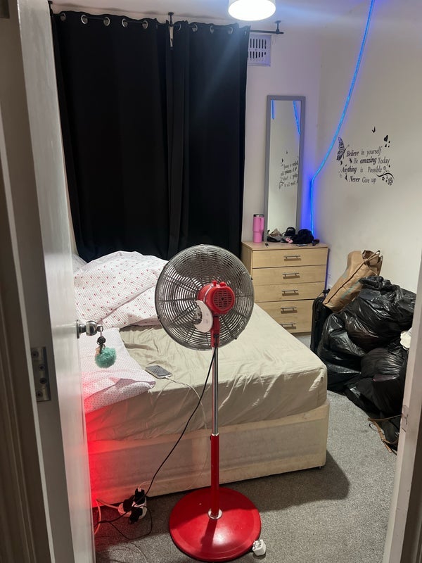 Room Bromley Road in Greater London