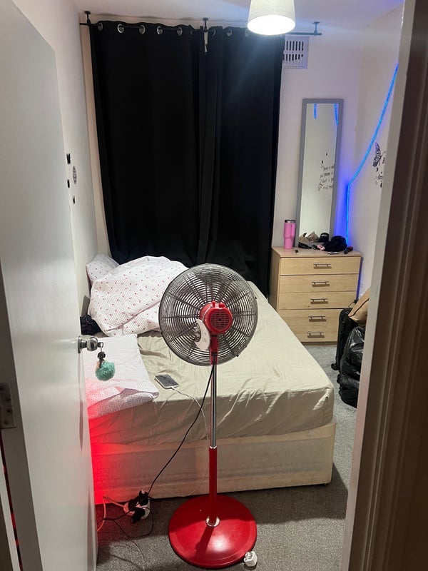 Room Bromley Road in Greater London