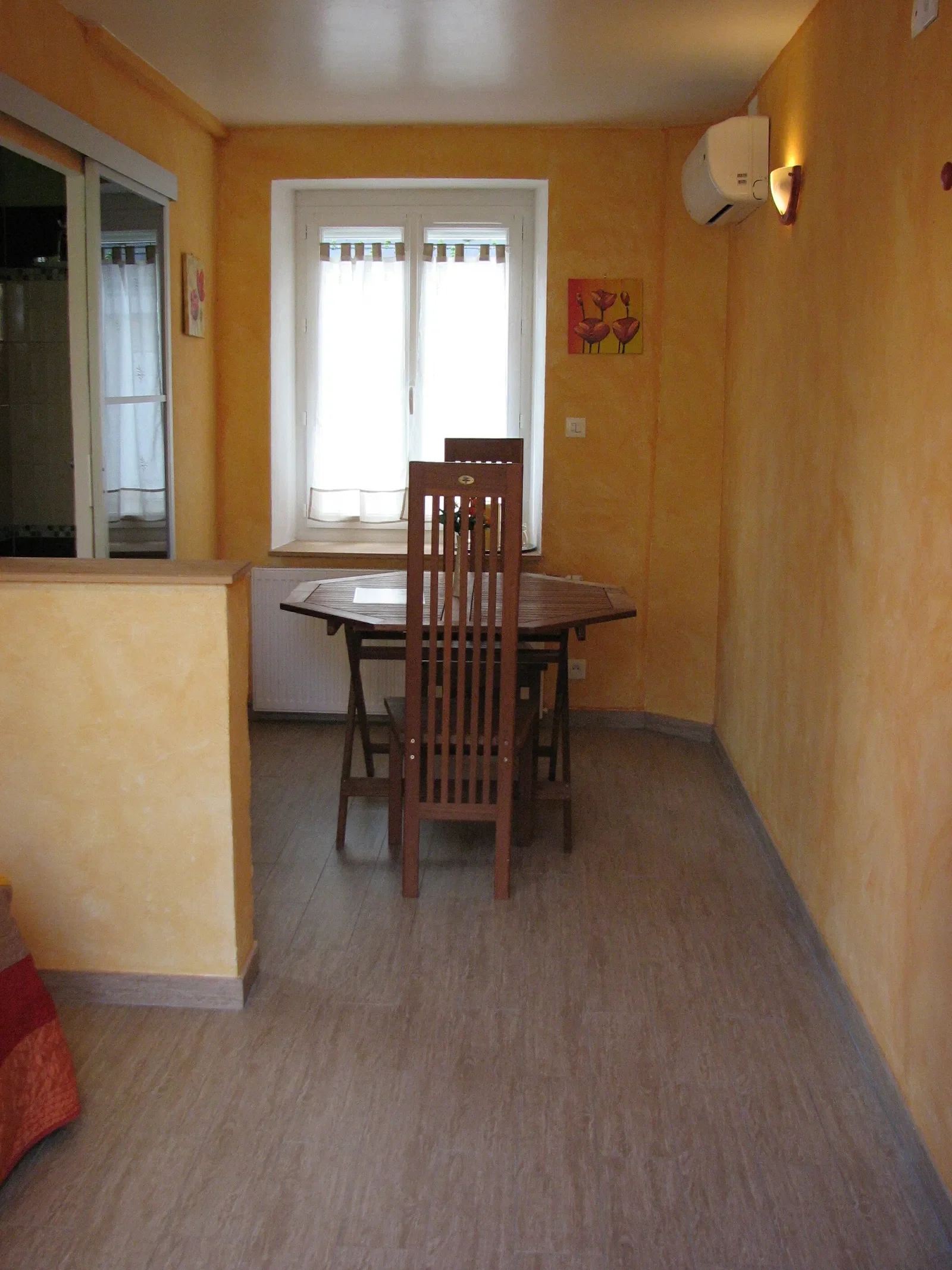 Room Rue Charles de Gaulle in Francueil