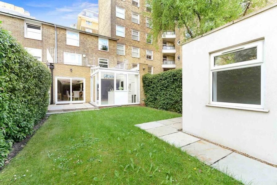 House Finchley Road in Greater London