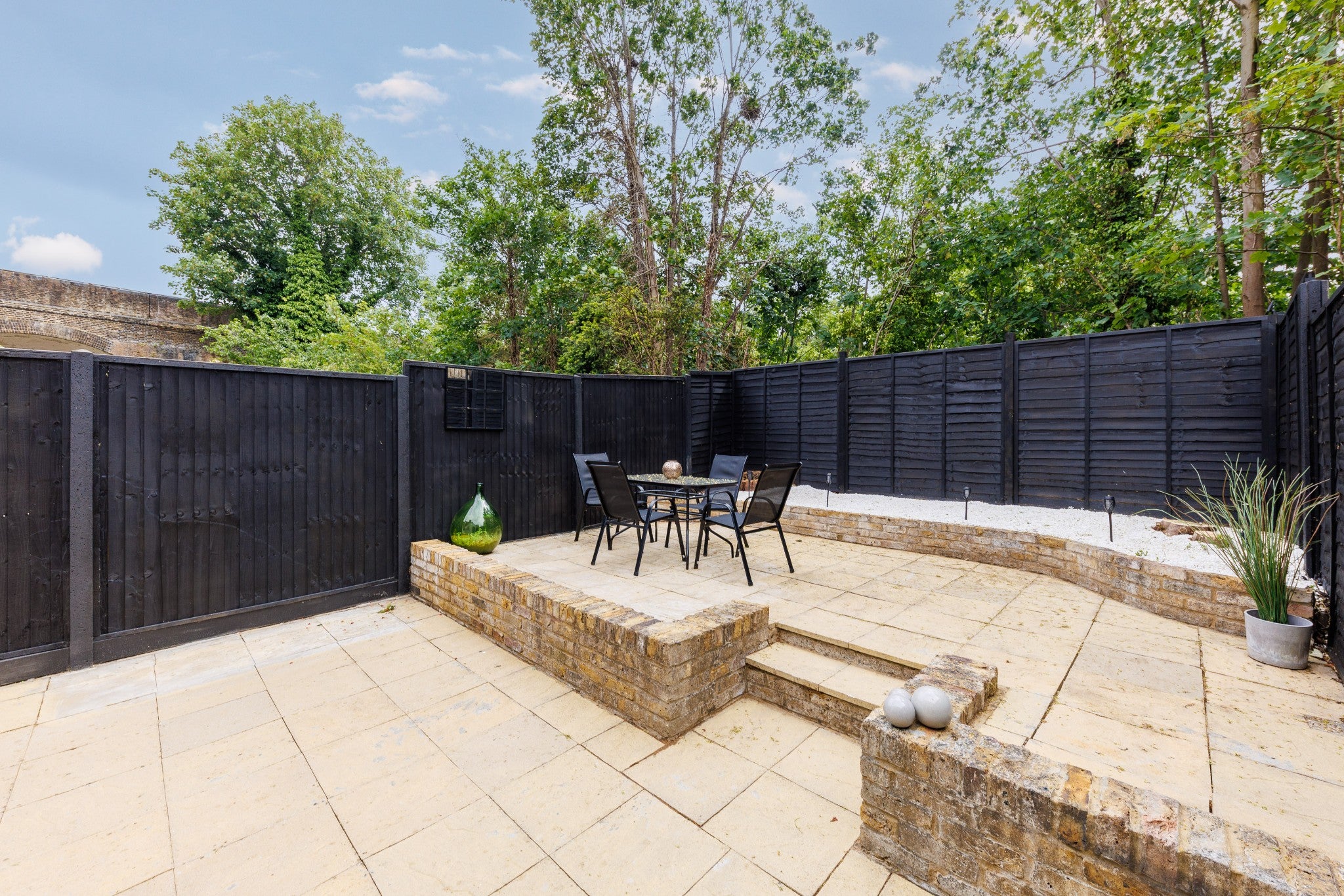 Flat Disraeli Road in Greater London