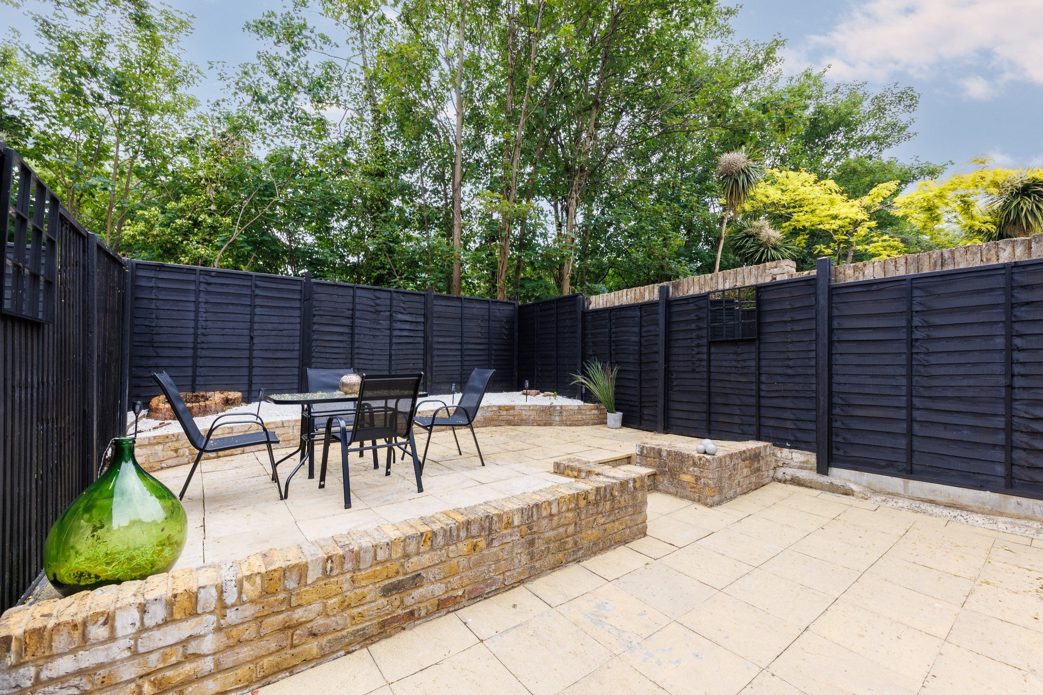 Flat Disraeli Road in Greater London