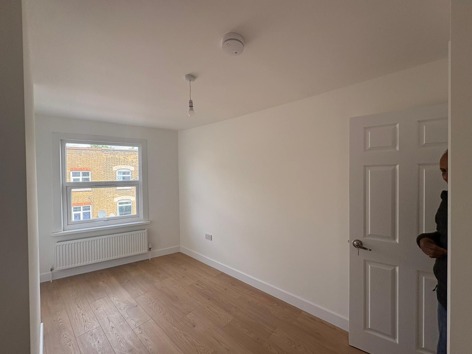 Room West Green Road in Greater London