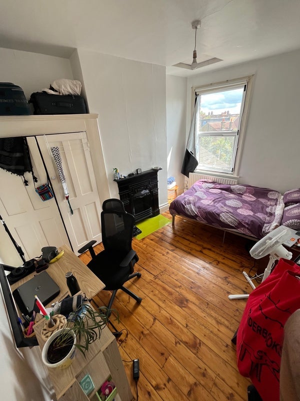 Room Church Lane in Greater London