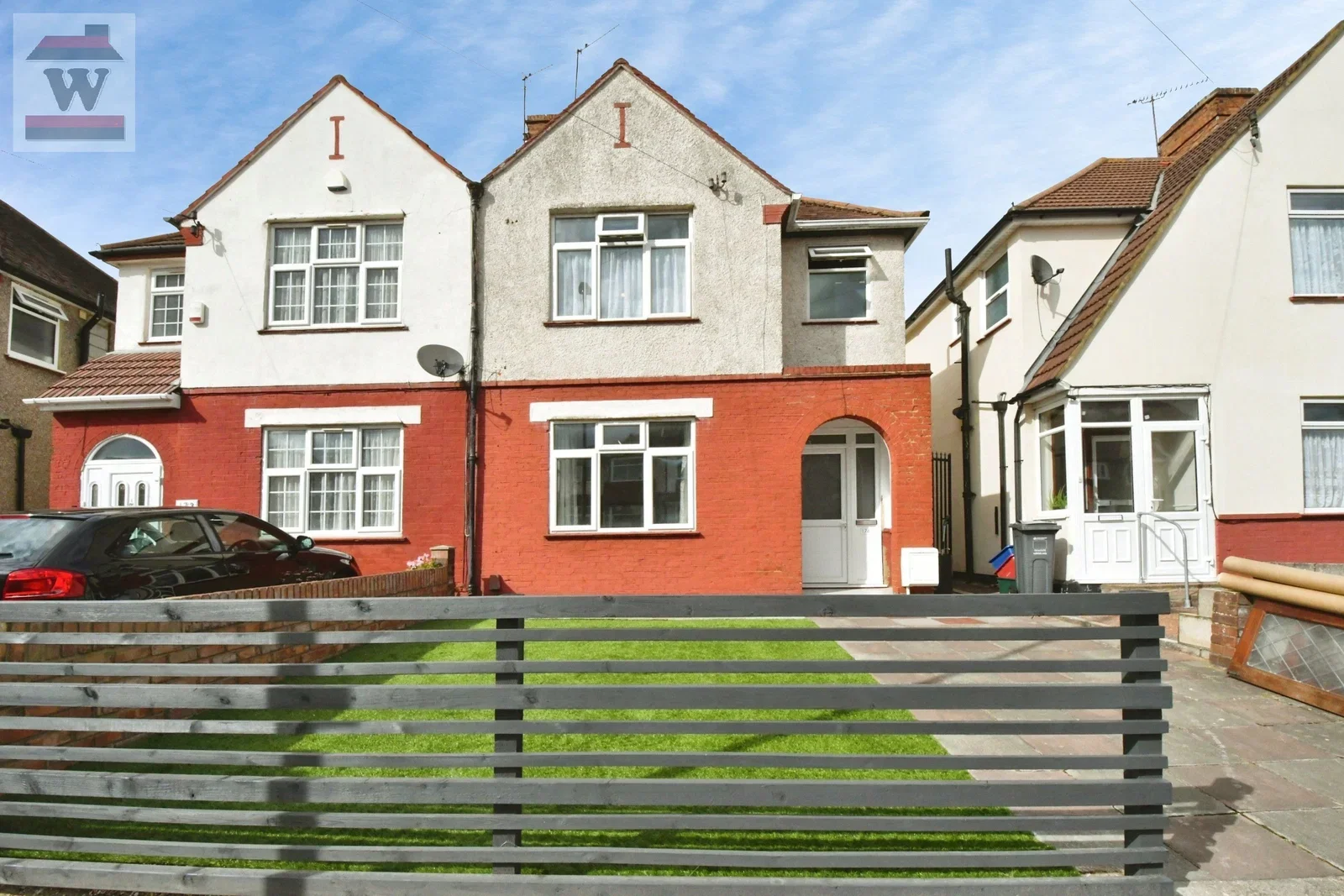 House Dalmeny Crescent in Greater London