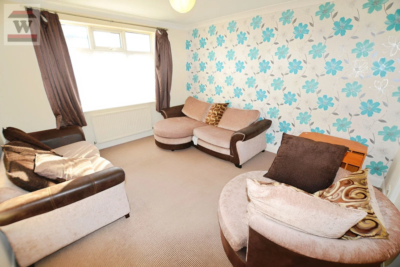 House Dalmeny Crescent in Greater London