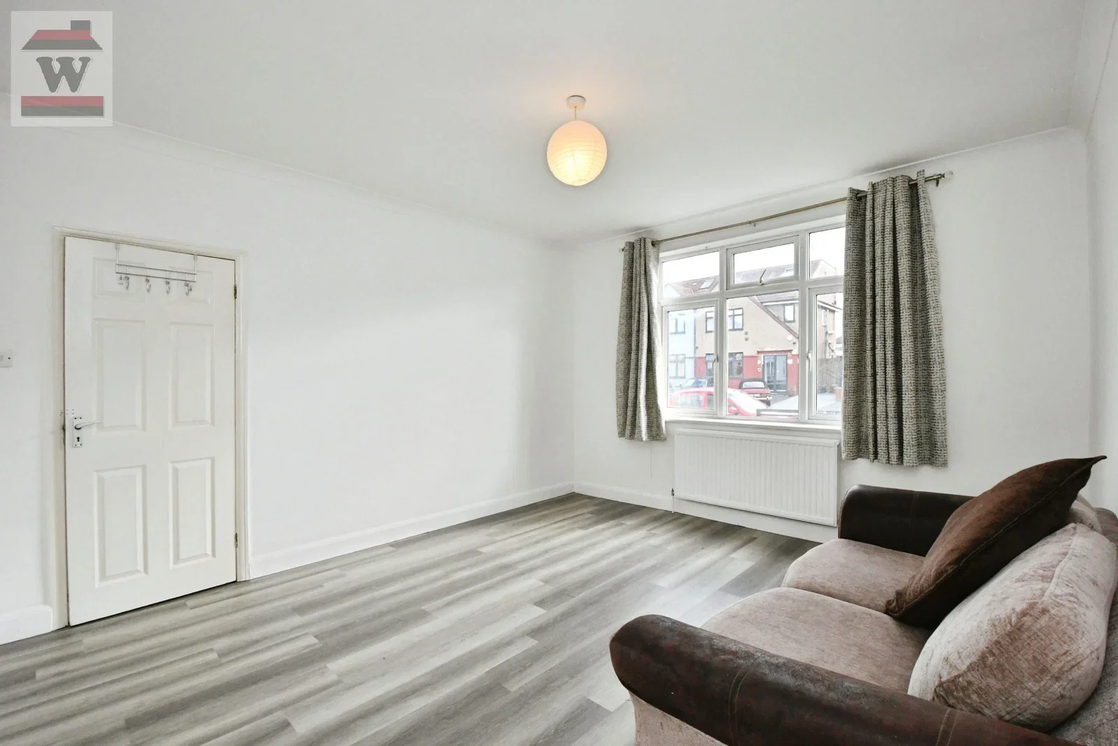House Dalmeny Crescent in Greater London