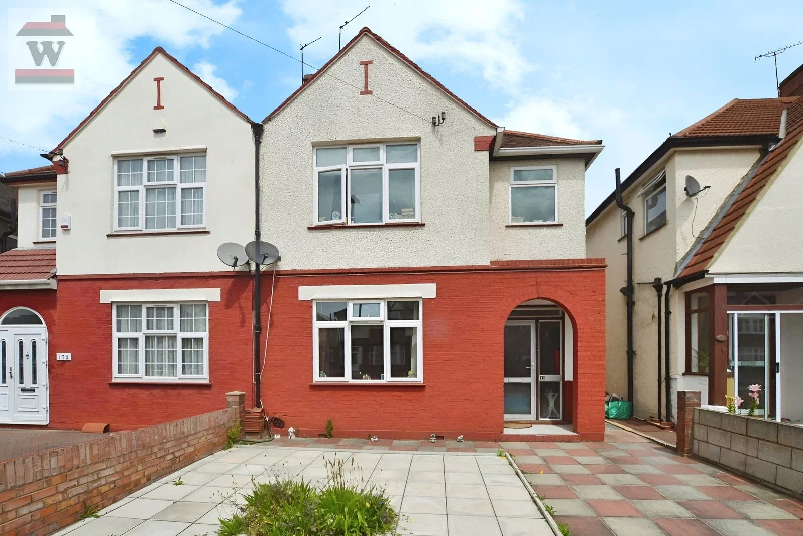 House Dalmeny Crescent in Greater London