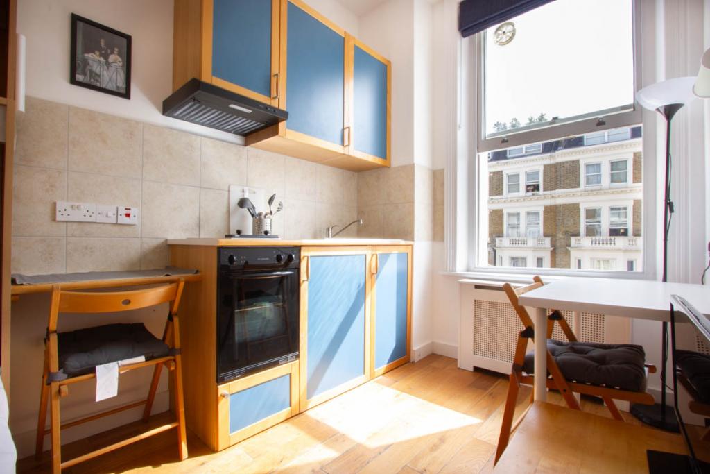 Flat Penywern Road in Greater London
